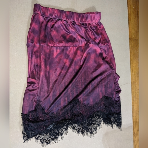 Free Size Lace Skirt - Picture 2 of 2